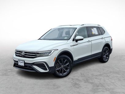 Used 2022 Volkswagen Tiguan SE w/ Panoramic Sunroof Package