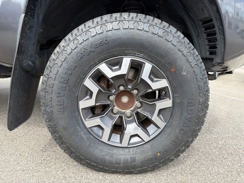 Used 2015 Toyota Tacoma PreRunner w/ SR5 Package RWD image 24