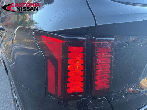 Used 2022 Kia Sorento S image 14