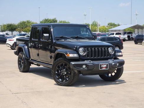 Used 2024 Jeep Gladiator Sport AWD/4WD image 2
