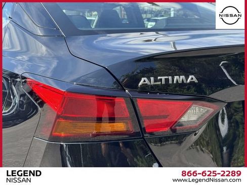 Used 2025 Nissan Altima 2.5 SR FWD image 12