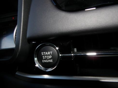 New 2025 Mitsubishi Outlander SE image 25