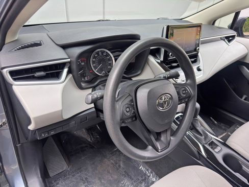 Used 2020 Toyota Corolla LE FWD image 12