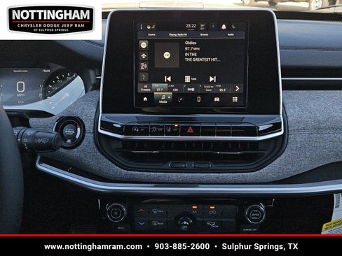 New 2025 Jeep Compass Latitude AWD/4WD image 11