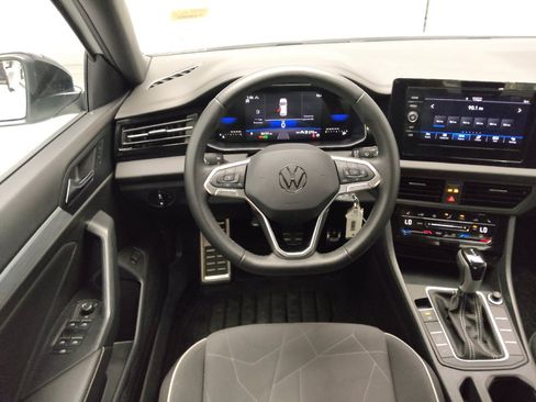 Used 2025 Volkswagen Jetta Sport FWD image 22