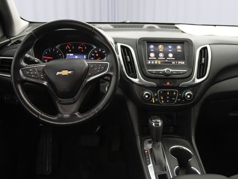 Used 2021 Chevrolet Equinox LT image 3
