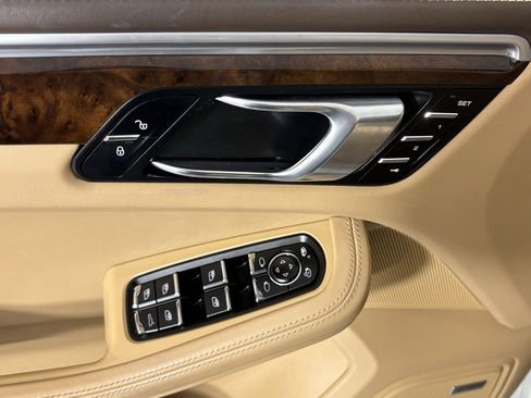 Used 2018 Porsche Macan S image 15