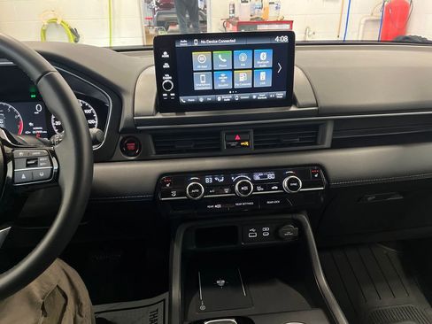 Used 2025 Honda Pilot EX-L image 24