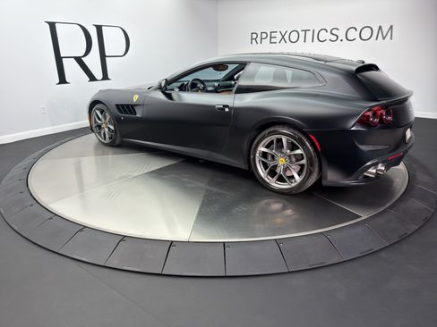 Used 2018 Ferrari GTC4Lusso T RWD image 7