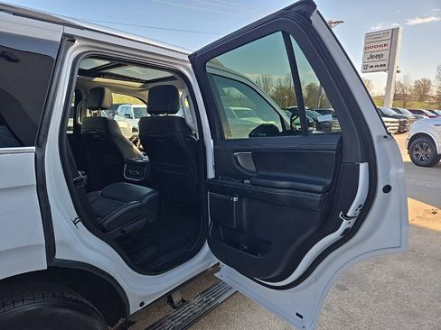Used 2025 Ford Expedition Platinum AWD/4WD image 82