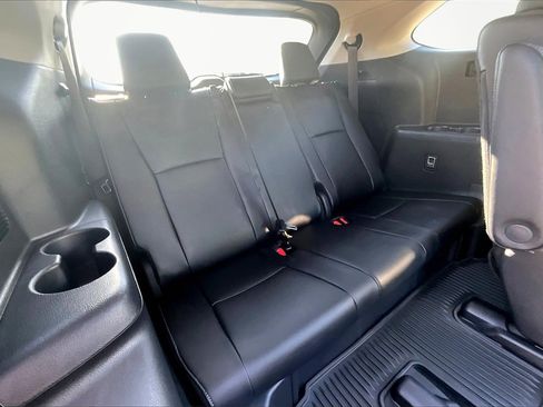 Used 2025 Toyota Highlander Platinum image 28