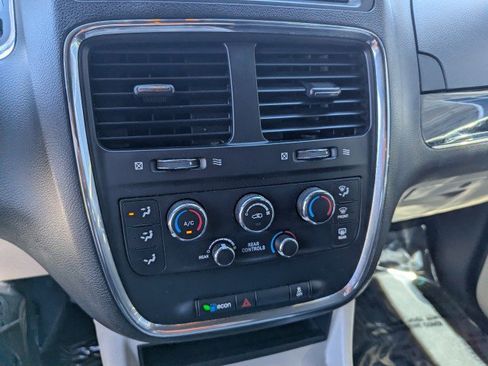 Used 2019 Dodge Grand Caravan SXT FWD image 20
