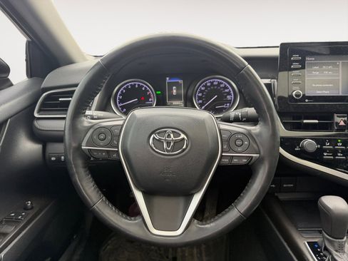 Used 2021 Toyota Camry LE image 12