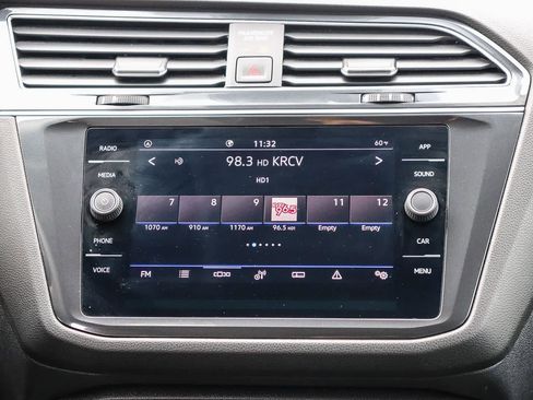 Used 2022 Volkswagen Tiguan SE image 15