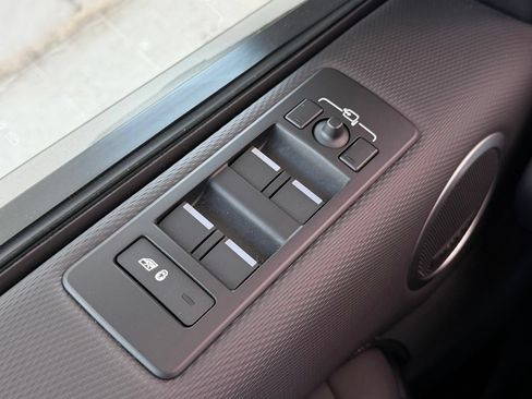 Used 2023 Land Rover Discovery S R-Dynamic AWD/4WD image 21