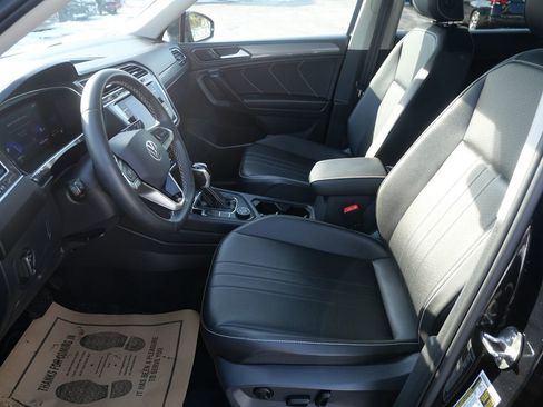 Used 2022 Volkswagen Tiguan SE image 10