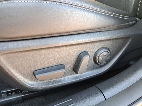 Used 2023 Genesis G70 2.0T image 15