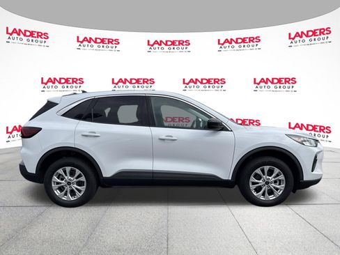 Used 2023 Ford Escape Active w/ Tech Pack #1 AWD/4WD image 2