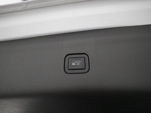 Used 2023 Buick Enclave Essence image 15