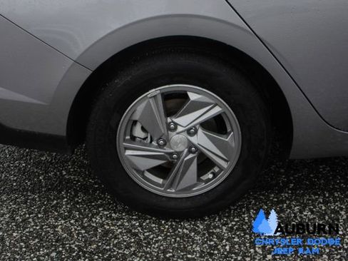 Used 2025 Hyundai Elantra SE image 8