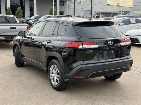 Used 2023 Toyota Corolla Cross L image 7