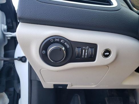 Used 2015 Chrysler 200 Limited w/ Convenience Group image 29