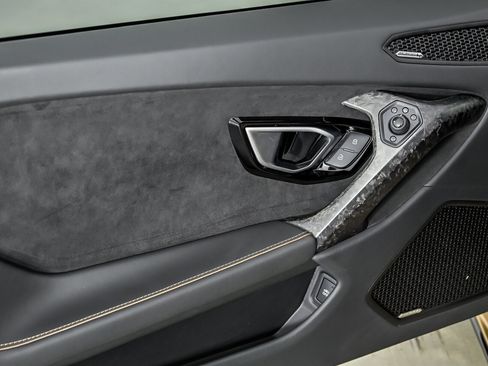 Used 2022 Lamborghini Huracan EVO RWD image 13