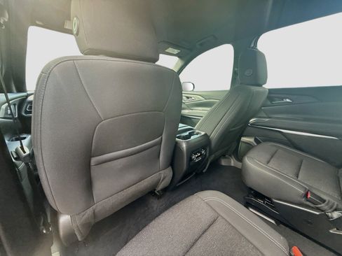 Used 2025 Chevrolet Traverse LT FWD image 25
