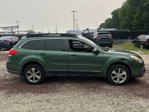 Used 2014 Subaru Outback 2.5i Limited w/ Moonroof Package AWD/4WD image 10
