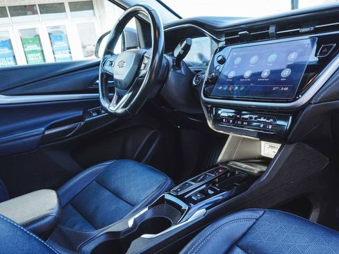 Used 2022 Chevrolet Bolt EUV LT w/ Convenience Package image 41