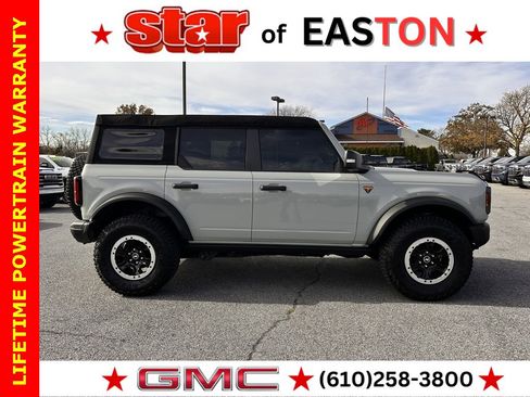 Used 2023 Ford Bronco Badlands image 3