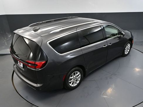 Used 2021 Chrysler Pacifica Touring-L image 57