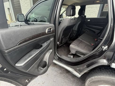 Used 2012 Jeep Grand Cherokee Laredo AWD/4WD image 16