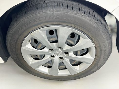 Used 2022 Toyota Corolla LE FWD image 11