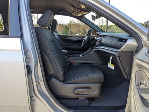 New 2025 Jeep Grand Cherokee Laredo image 43