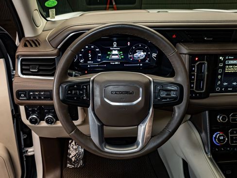 Used 2024 GMC Yukon XL Denali image 17