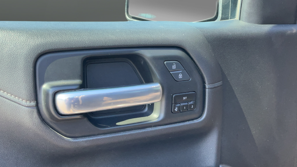 Used 2020 Chevrolet Silverado 1500 High Country w/ Technology Package AWD/4WD image 29