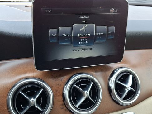 Used 2019 Mercedes-Benz GLA 250 4MATIC image 20