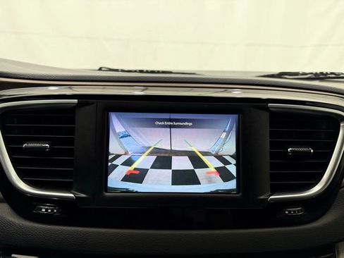 Used 2023 Chrysler Voyager LX FWD image 38