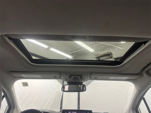 Used 2024 Toyota Sienna XLE image 22