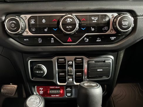 Used 2024 Jeep Wrangler Unlimited Rubicon AWD/4WD image 23
