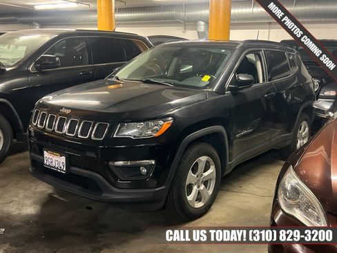 Used 2019 Jeep Compass Latitude w/ Cold Weather Group image 1