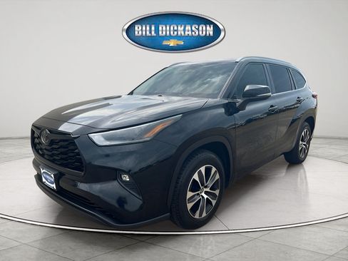 Used 2021 Toyota Highlander XLE FWD image 3