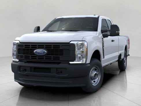 Used 2026 Ford F250 XL w/ Snow Plow/Camper Package AWD/4WD image 4