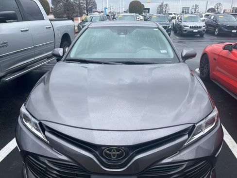 Used 2019 Toyota Camry LE image 2