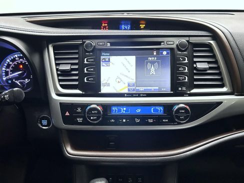 Used 2019 Toyota Highlander XLE image 13