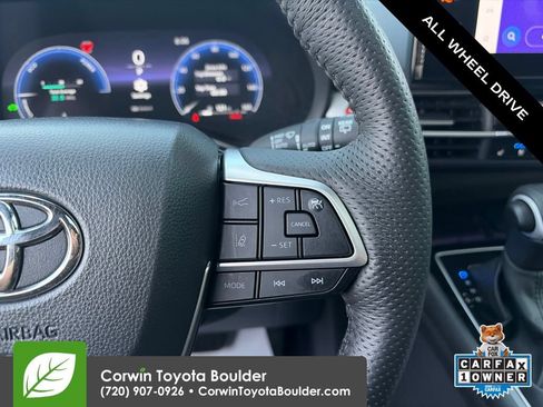 Used 2025 Toyota Sienna Platinum AWD/4WD image 32