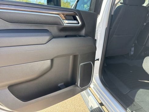 Used 2025 Chevrolet Silverado 2500 LT AWD/4WD image 9