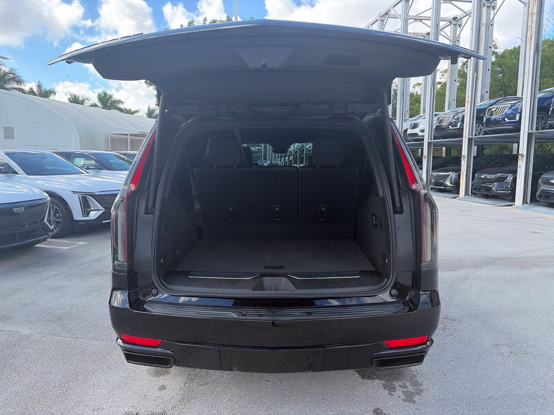 Used 2022 Cadillac Escalade ESV Sport w/ Touring Package AWD/4WD image 5