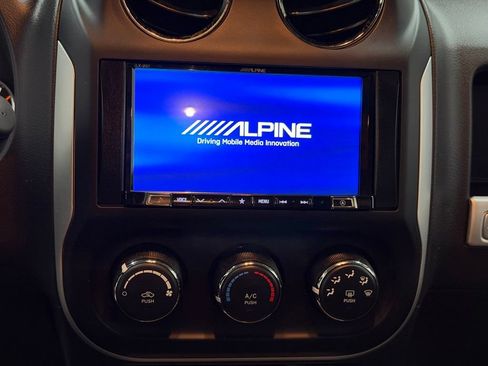 Used 2014 Jeep Compass Latitude w/ Sun/Sound Group AWD/4WD image 31